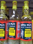 Datu Puti brand Spiced White Vinegar (seasoned with onion, hot peppers and garlic)